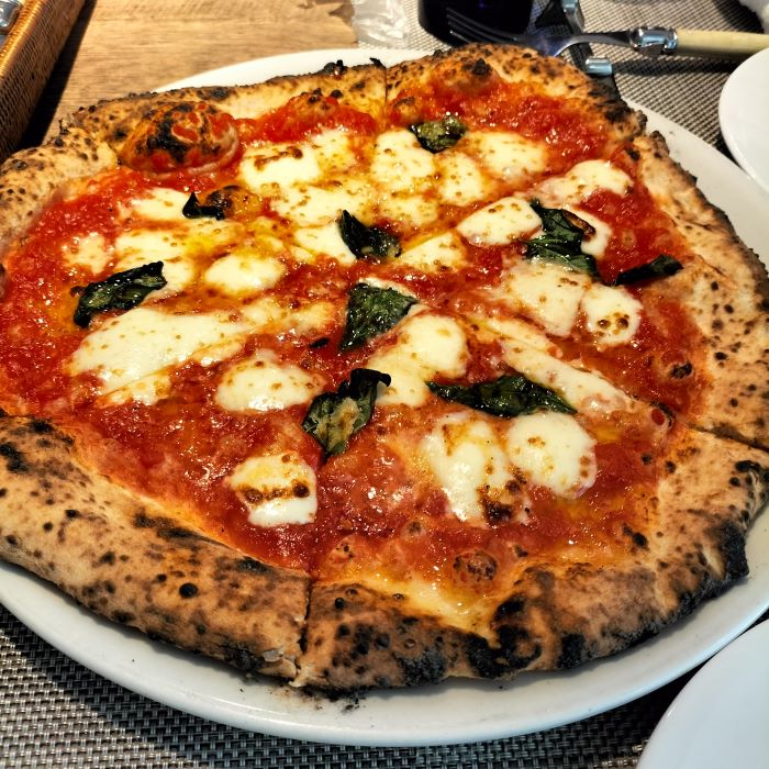 ピザ　PIZZERIA e BRACERIA DUOMO Del Fiore