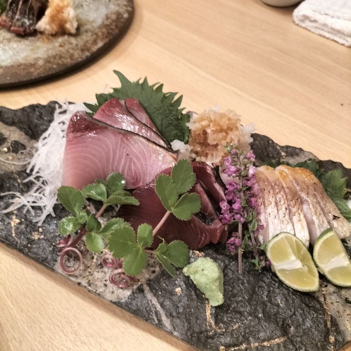 かど食堂 炭の上の向う側　おさしみ