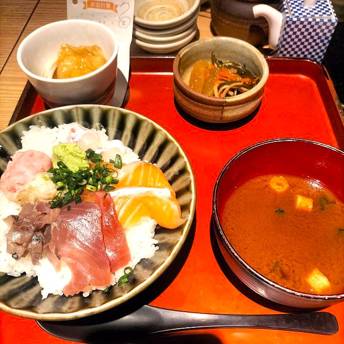 割烹かせの　海鮮丼