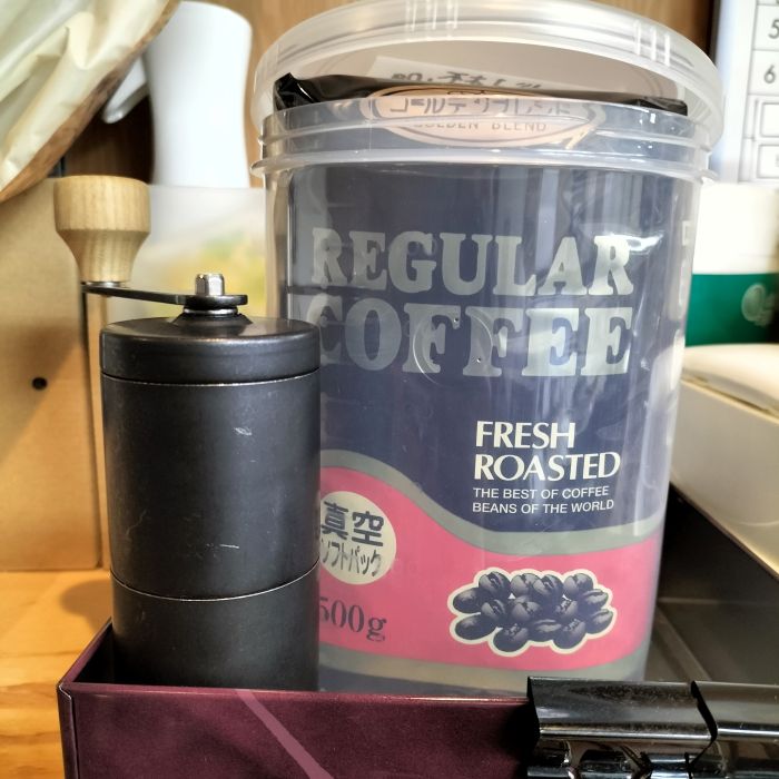 コーヒーミルとコーヒー